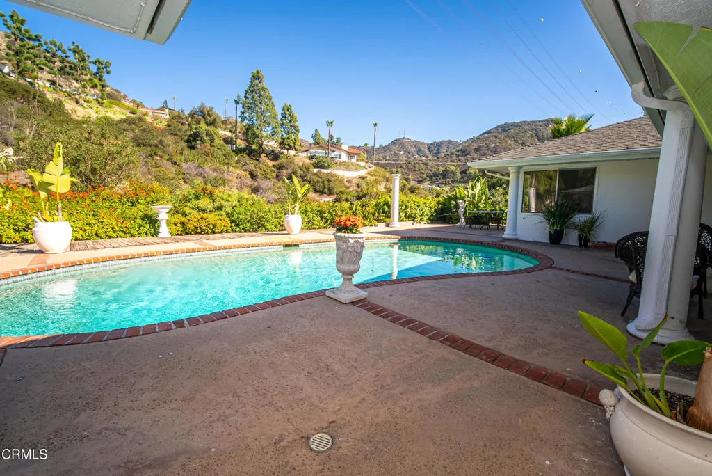 2460 Las Positas Road, Glendale, California 91208 home-pic-42