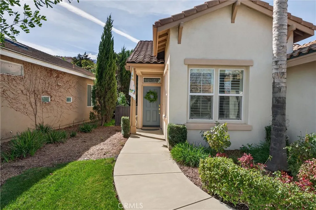 24247 Songsparrow Lane, Corona, California 92883 home-pic-3