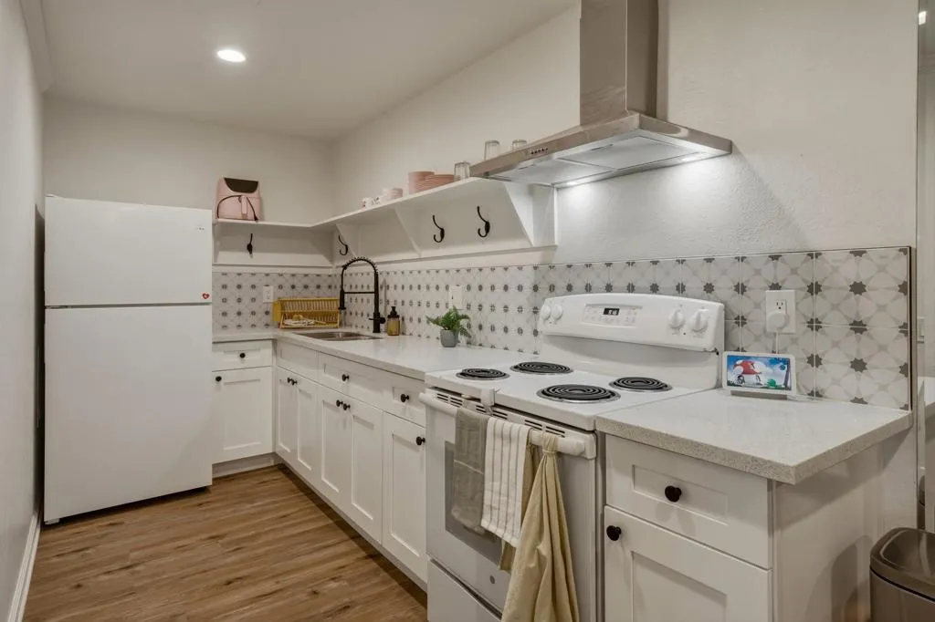 2821 W Los Felices Circle W K215, Palm Springs, California 92262 home-pic-8
