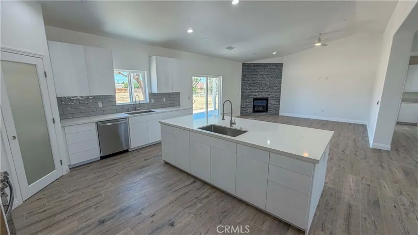 14416 Ricaree Road, Apple Valley, California 92307