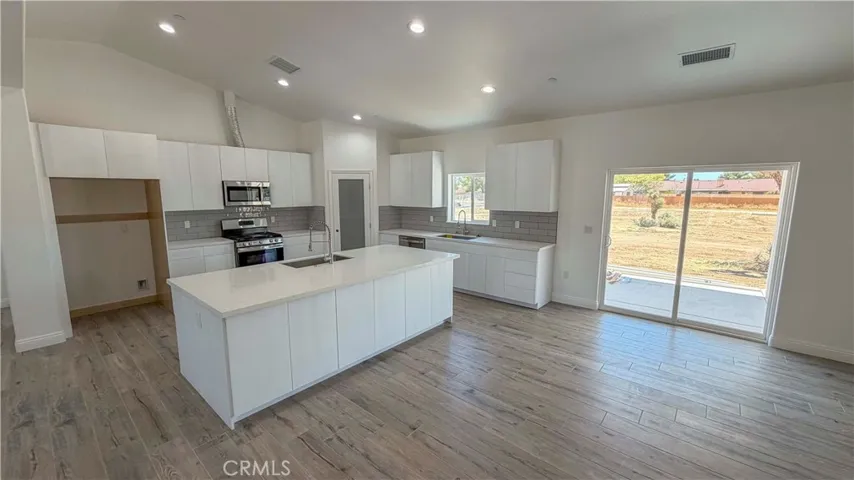 14416 Ricaree Road, Apple Valley, California 92307