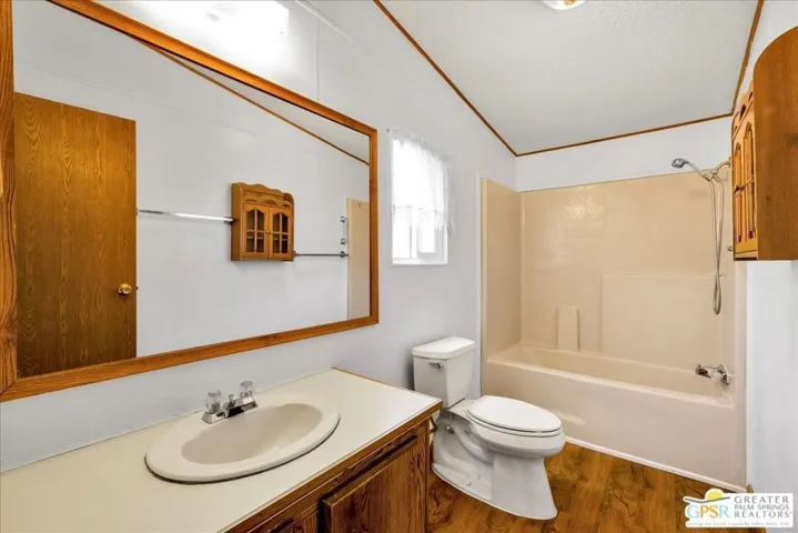2nd bathroom