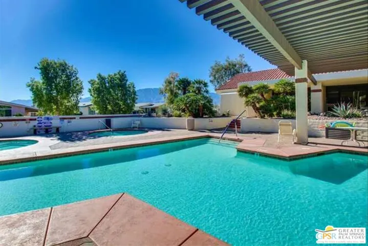 Community pool