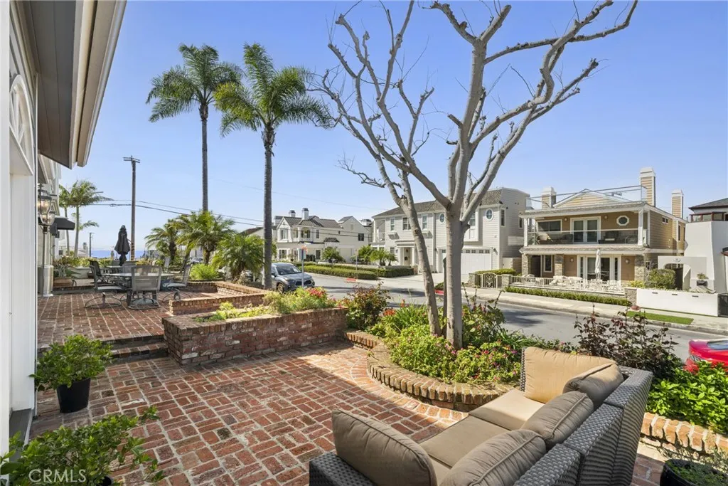 304 Marigold, Corona Del Mar, California 92625 home-pic-2