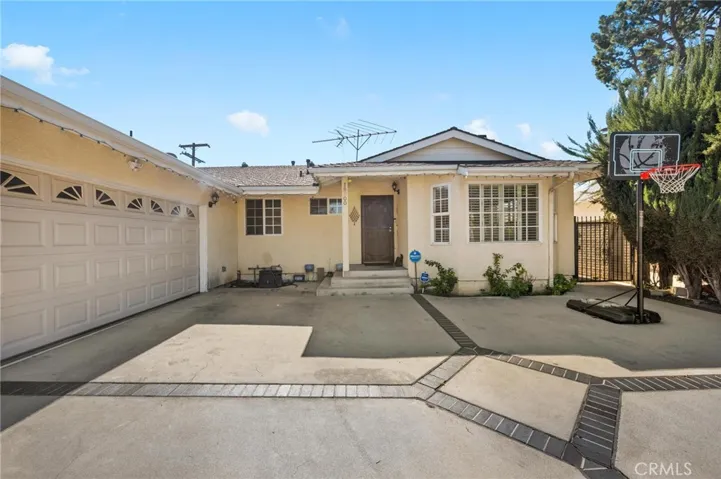 18900 Knapp, Northridge, California 91324