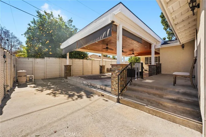 18900 Knapp, Northridge, California 91324