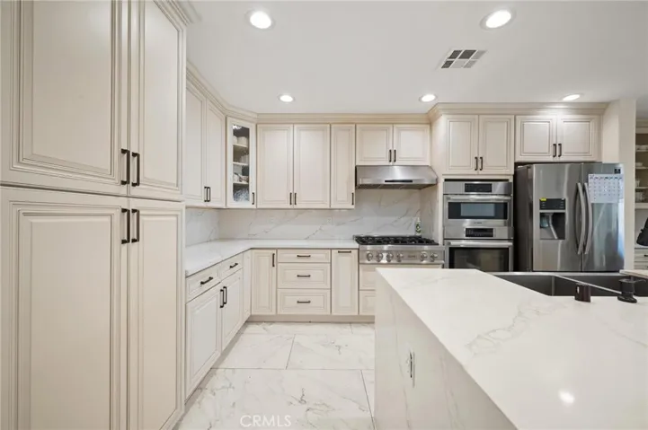 18900 Knapp, Northridge, California 91324
