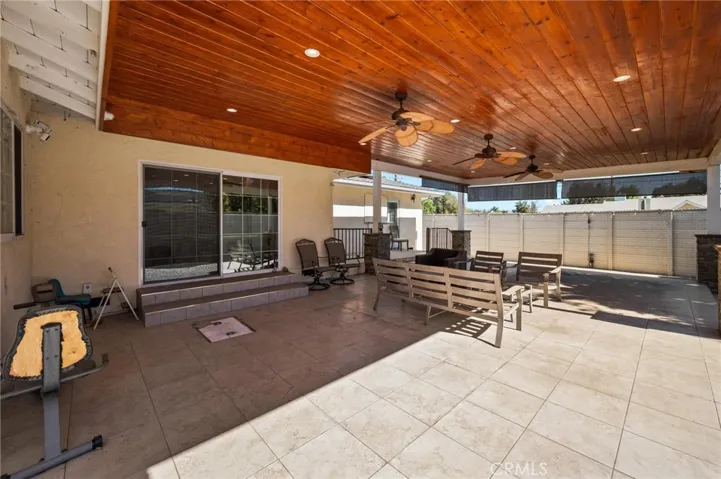 18900 Knapp, Northridge, California 91324