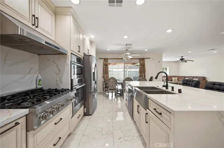 18900 Knapp, Northridge, California 91324