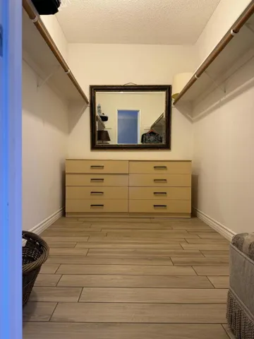 35- MASTER CLOSET
