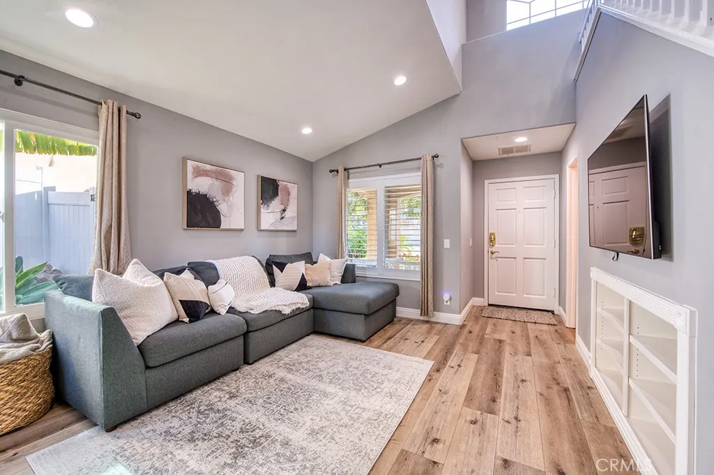 43 Calle Estero, Rancho Santa Margarita, California 92688 home-pic-4