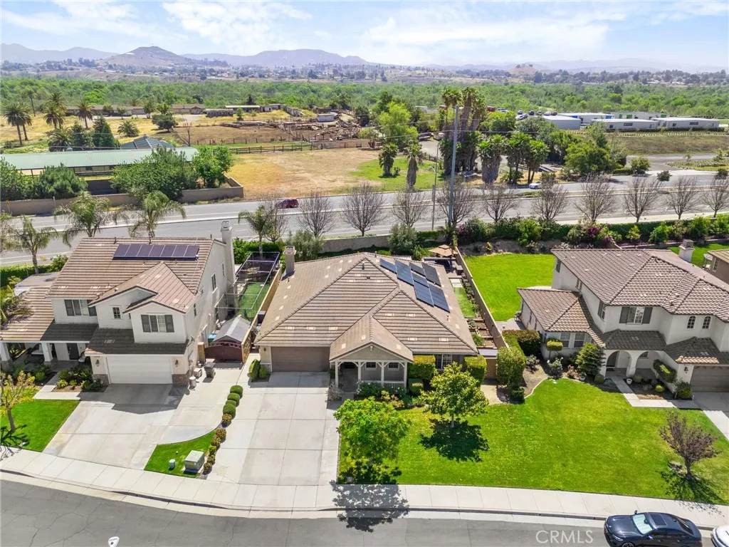 14215 Rolling Stream Place, Eastvale, California 92880 home-pic-3