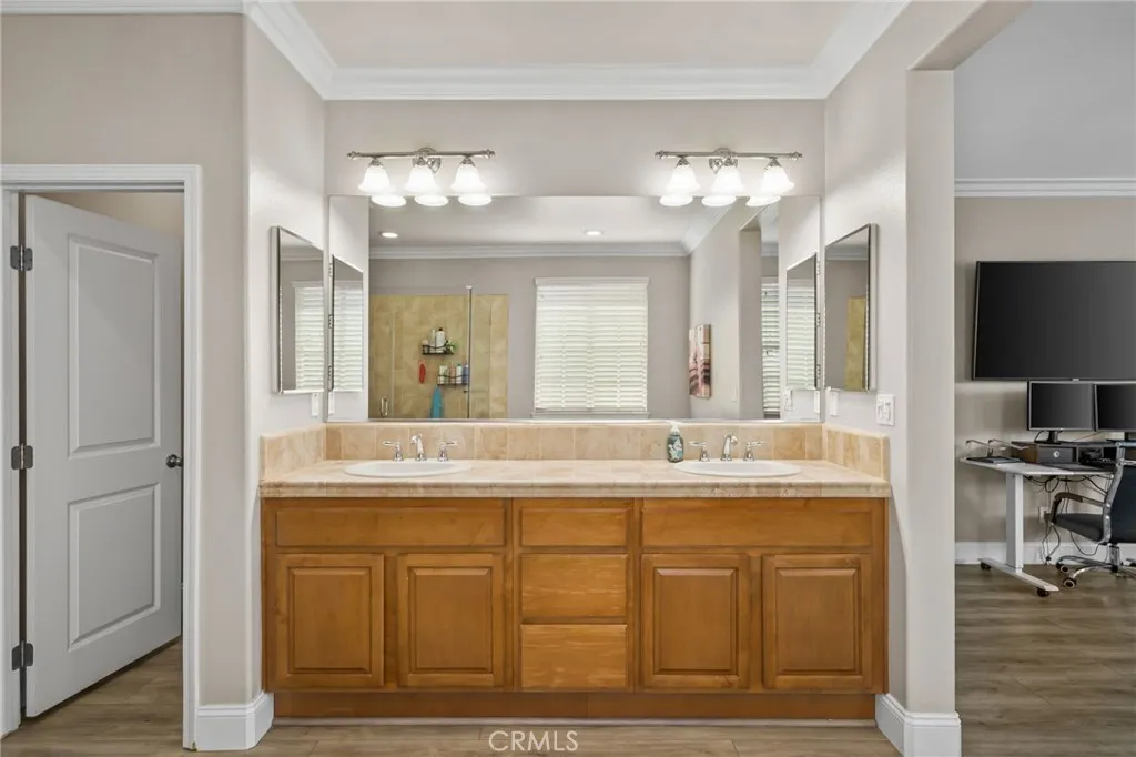 14215 Rolling Stream Place, Eastvale, California 92880 home-pic-23