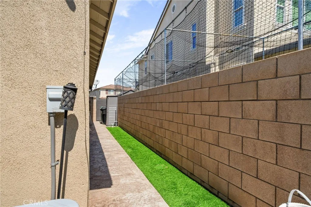 14215 Rolling Stream Place, Eastvale, California 92880 home-pic-37