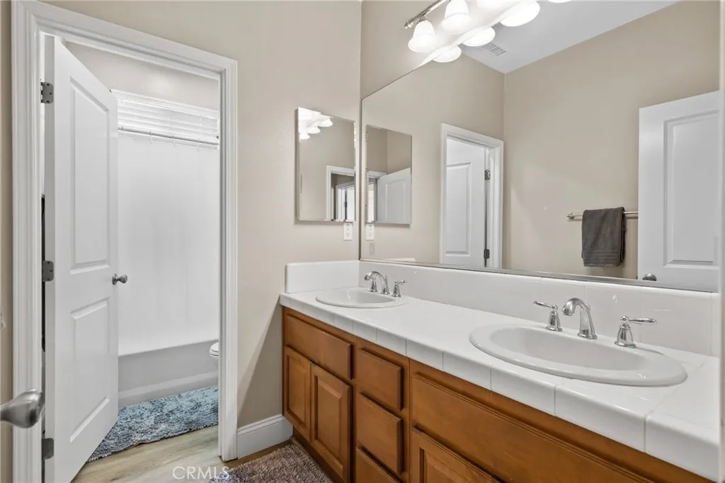 14215 Rolling Stream Place, Eastvale, California 92880 home-pic-36