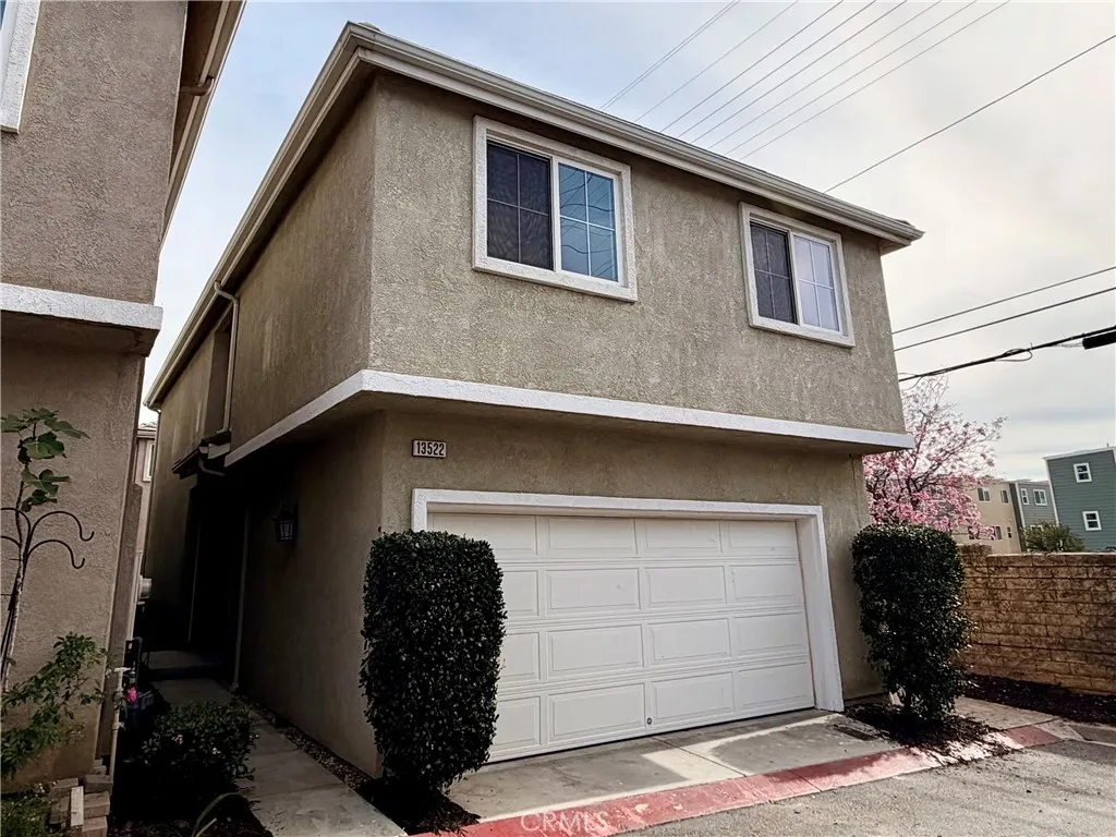 13522 Island Palms, Sylmar, California 91342 home-pic-1
