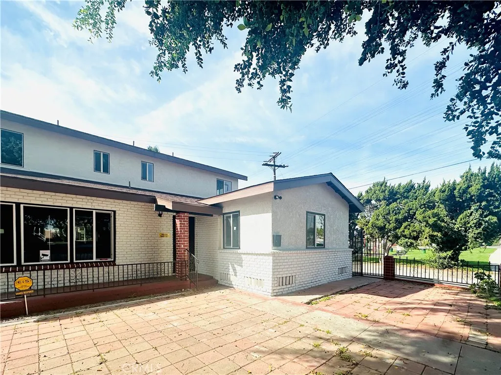 2645 W Via Corona, Montebello, California 90640 home-pic-36