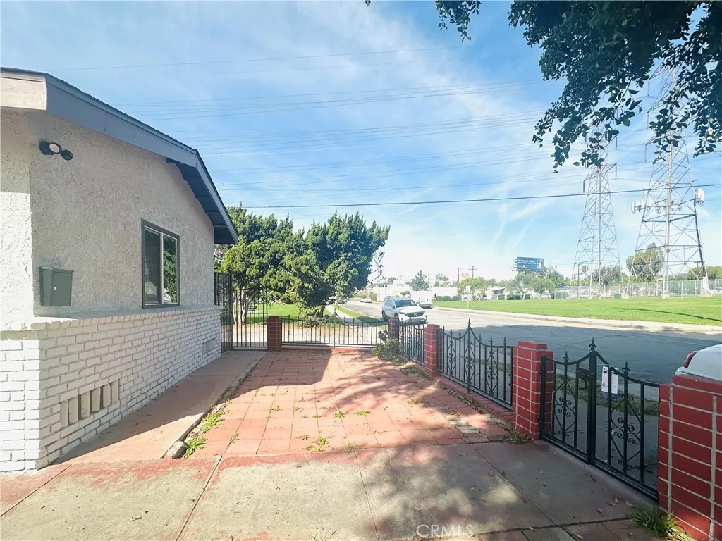 2645 W Via Corona, Montebello, California 90640 home-pic-3