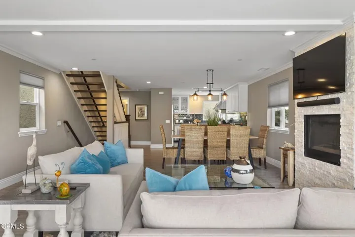 104 La Brea