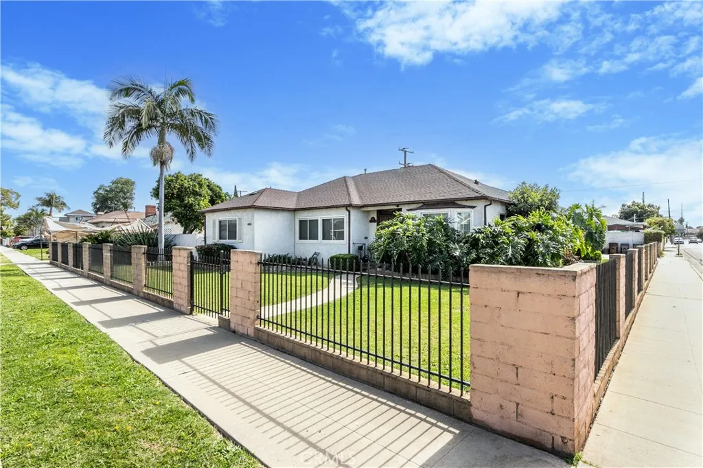 640 W Palmer, Compton, California 90220 home-pic-1
