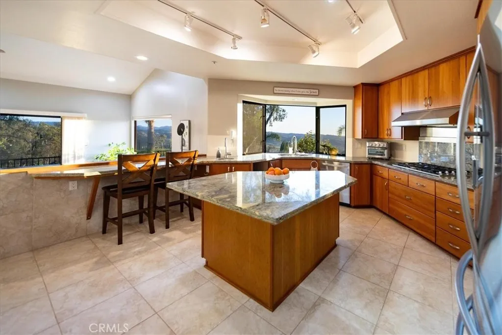 4408 Brodea Ln, Fallbrook, California 92028 home-pic-10