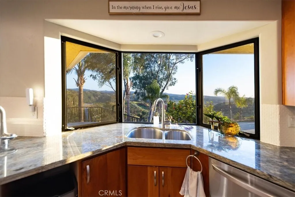 4408 Brodea Ln, Fallbrook, California 92028 home-pic-11
