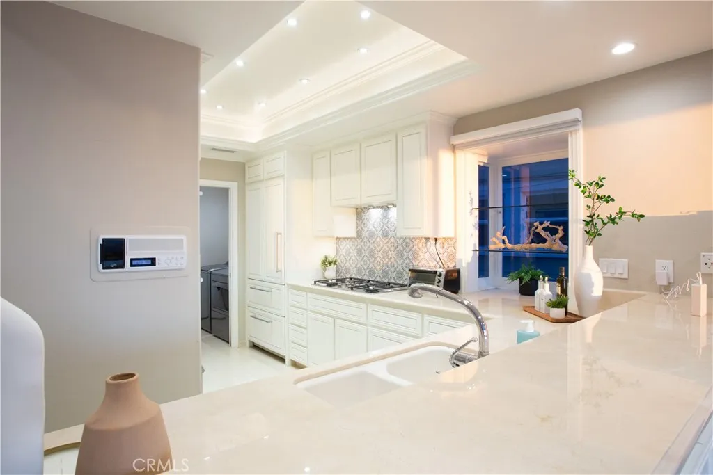 2712 W Oceanfront, Newport Beach, California 92663 home-pic-4