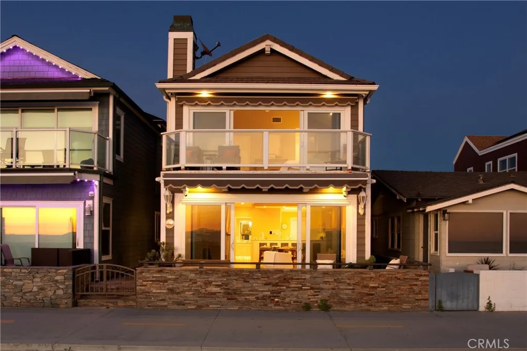 2712 W Oceanfront, Newport Beach, California 92663 home-pic-1
