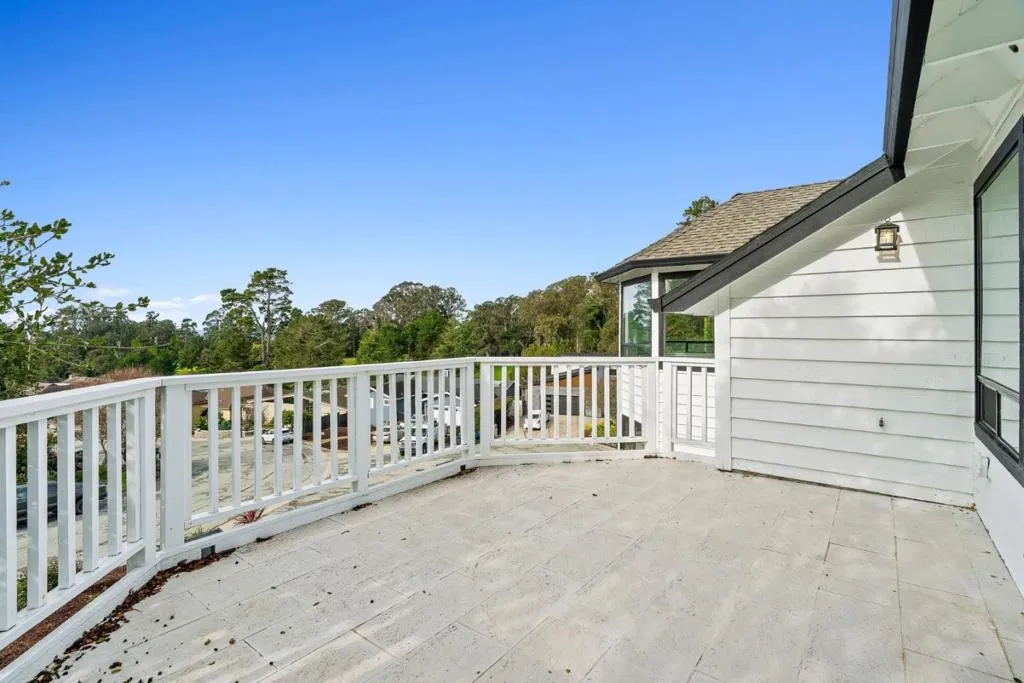 Living Room Deck - Front of House
