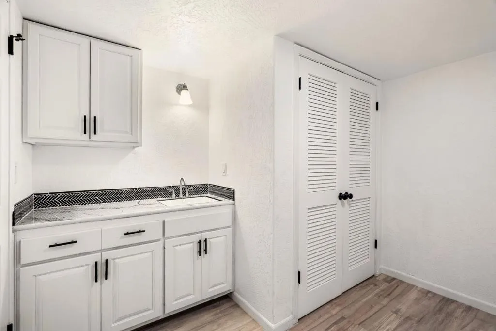 Laundry Room w/ Utility Sink