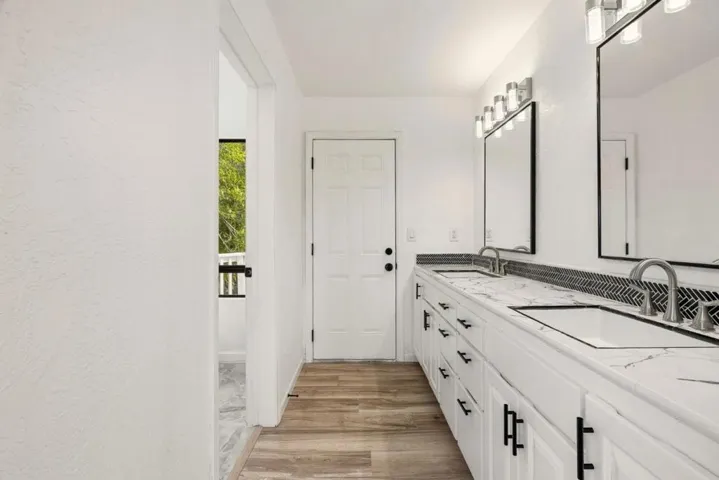 Double Sinks in Primary Bath
