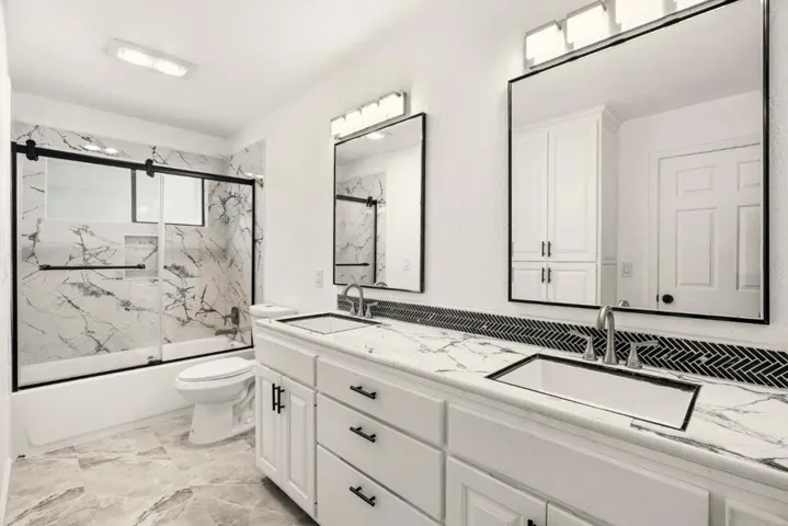 Hall Bath - Full