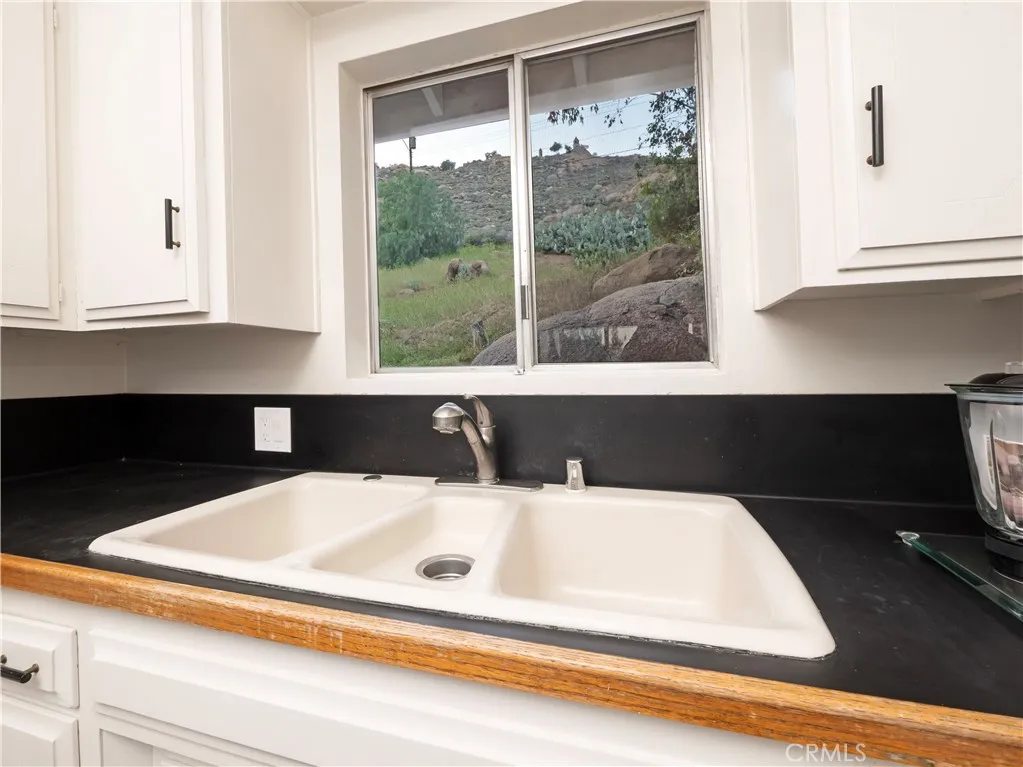4227 Miramonte Place, Riverside, California 92501 home-pic-10