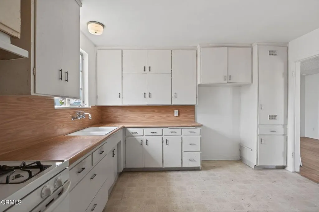 722 W Robert Avenue, Oxnard, California 93030 home-pic-14