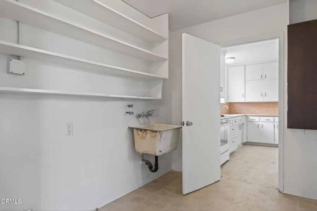 722 W Robert Avenue, Oxnard, California 93030 home-pic-16