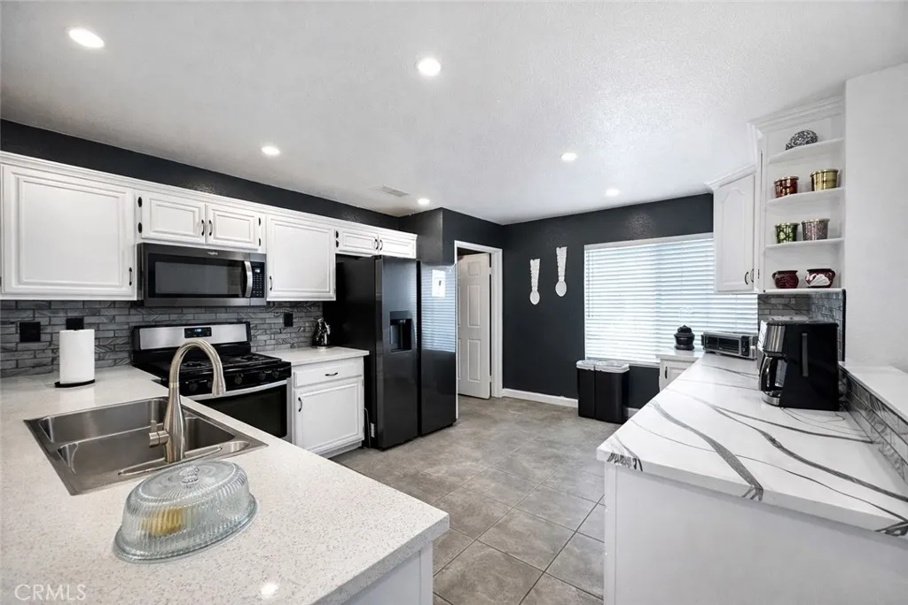 6144 Treehaven Court, Lancaster, California 93536 home-pic-2