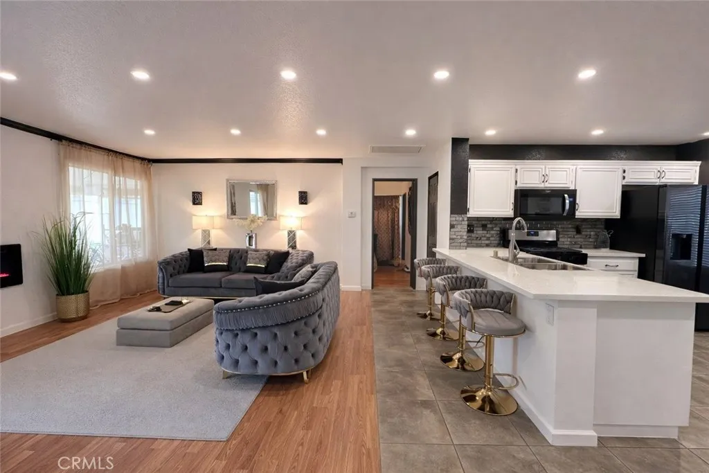 6144 Treehaven Court, Lancaster, California 93536 home-pic-5