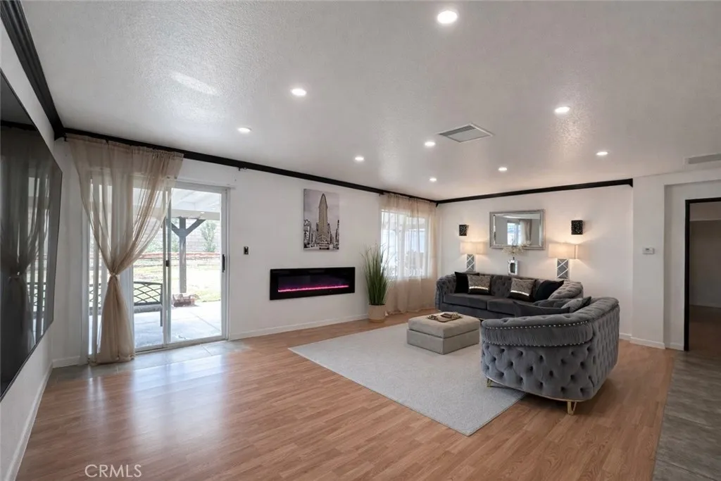 6144 Treehaven Court, Lancaster, California 93536 home-pic-7