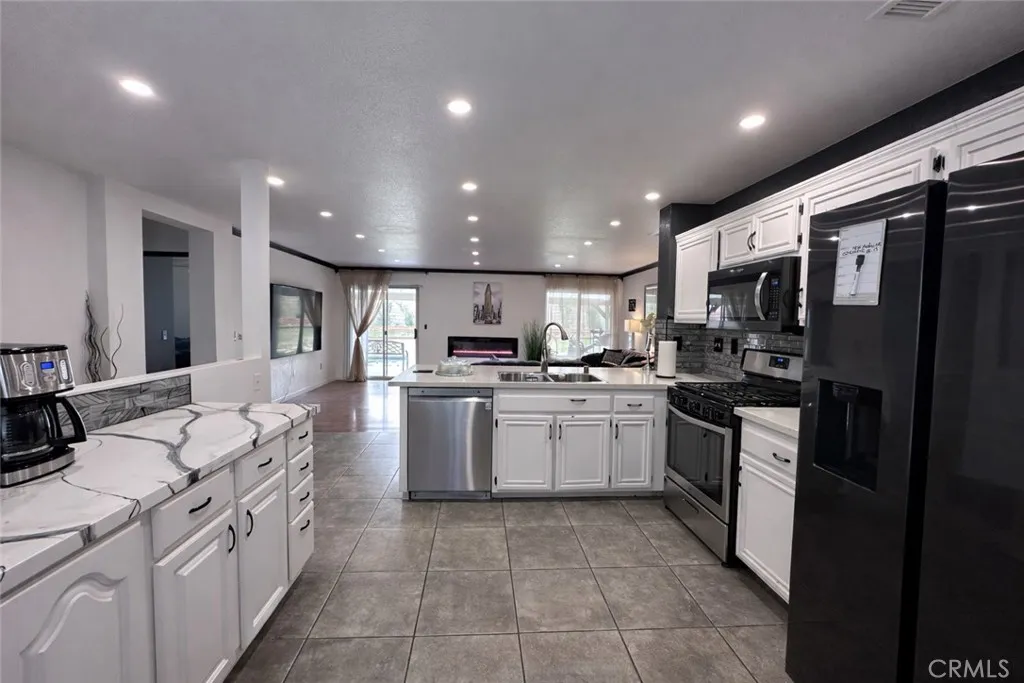 6144 Treehaven Court, Lancaster, California 93536 home-pic-3