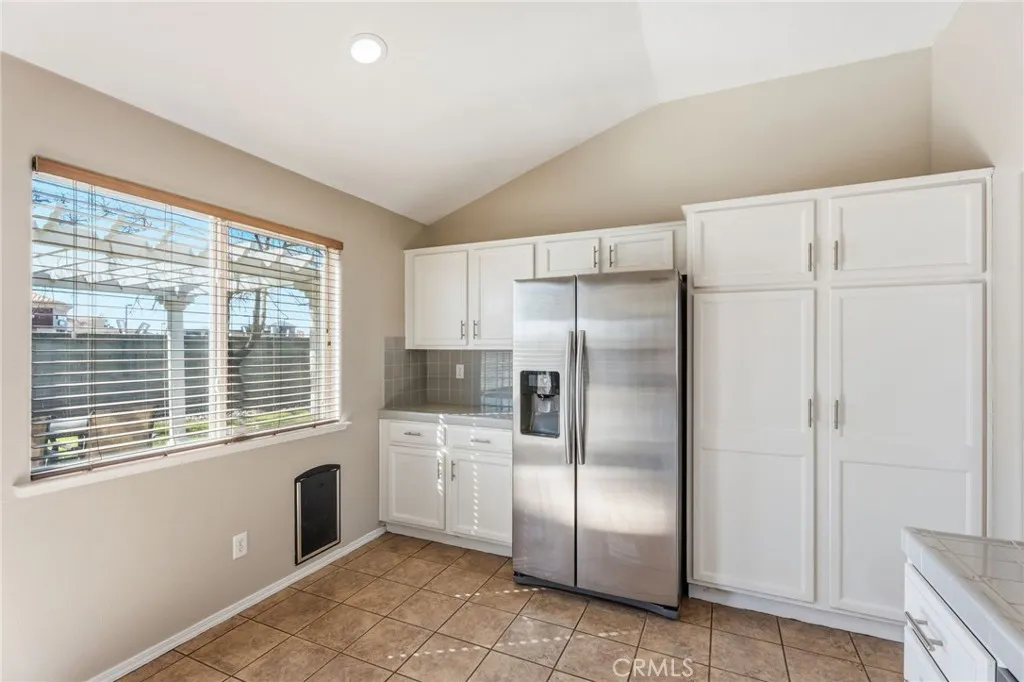 6615 N Babigian, Fresno, California 93722 home-pic-14