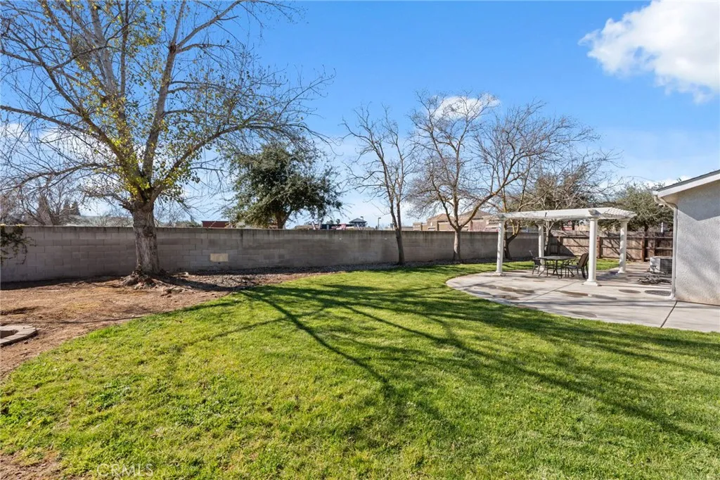 6615 N Babigian, Fresno, California 93722 home-pic-31