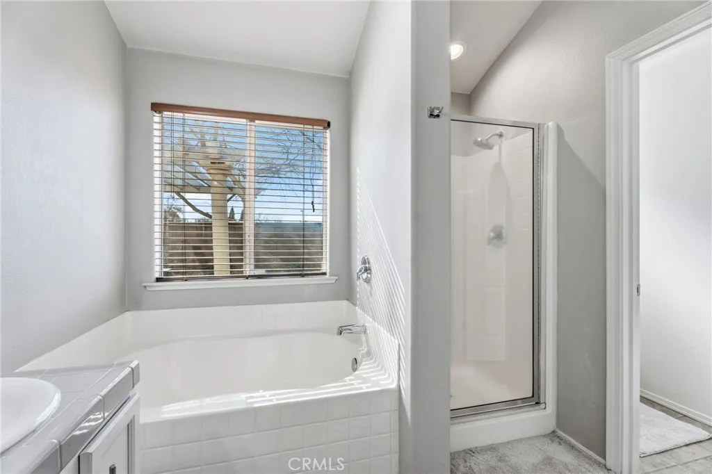 6615 N Babigian, Fresno, California 93722 home-pic-26