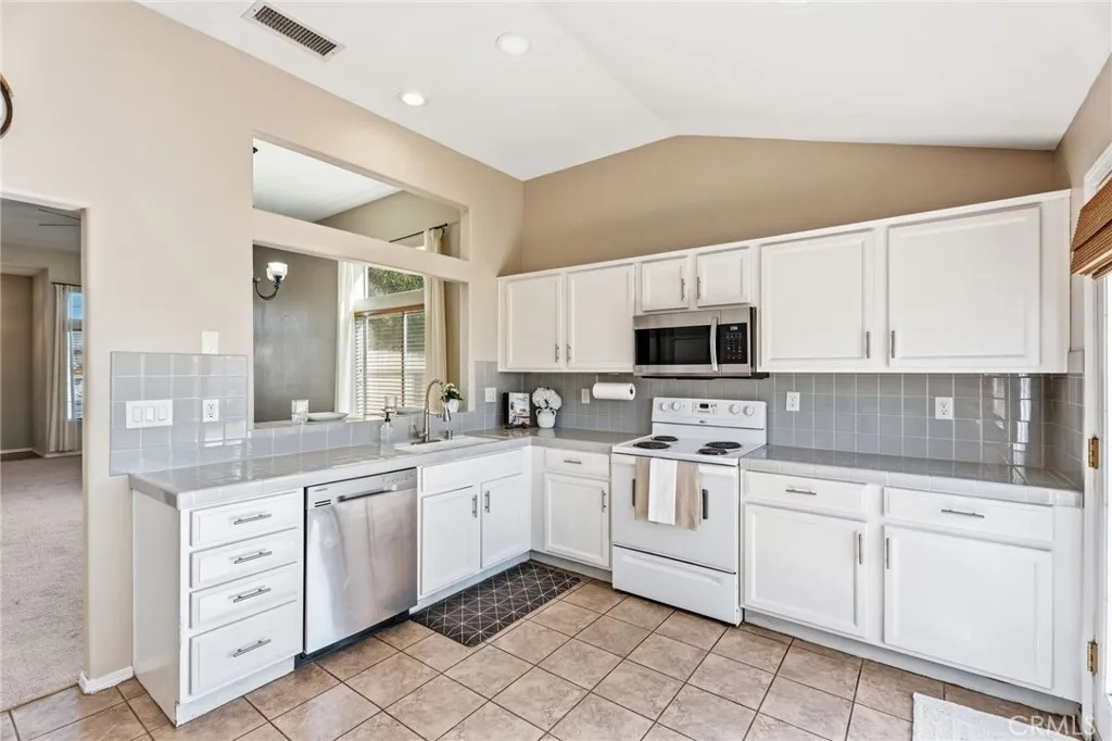 6615 N Babigian, Fresno, California 93722 home-pic-12