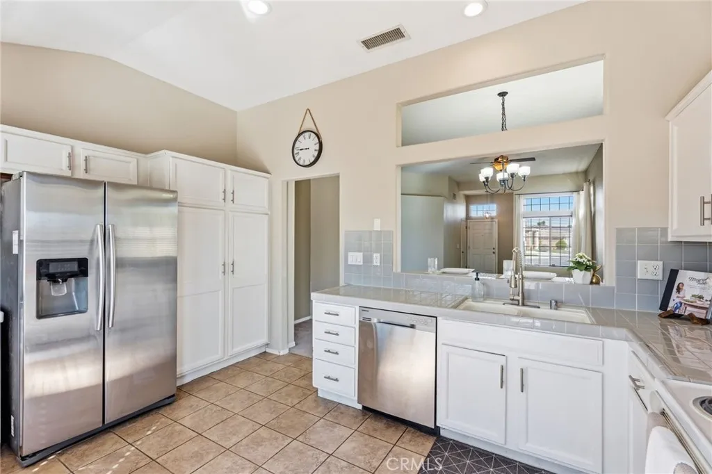 6615 N Babigian, Fresno, California 93722 home-pic-13
