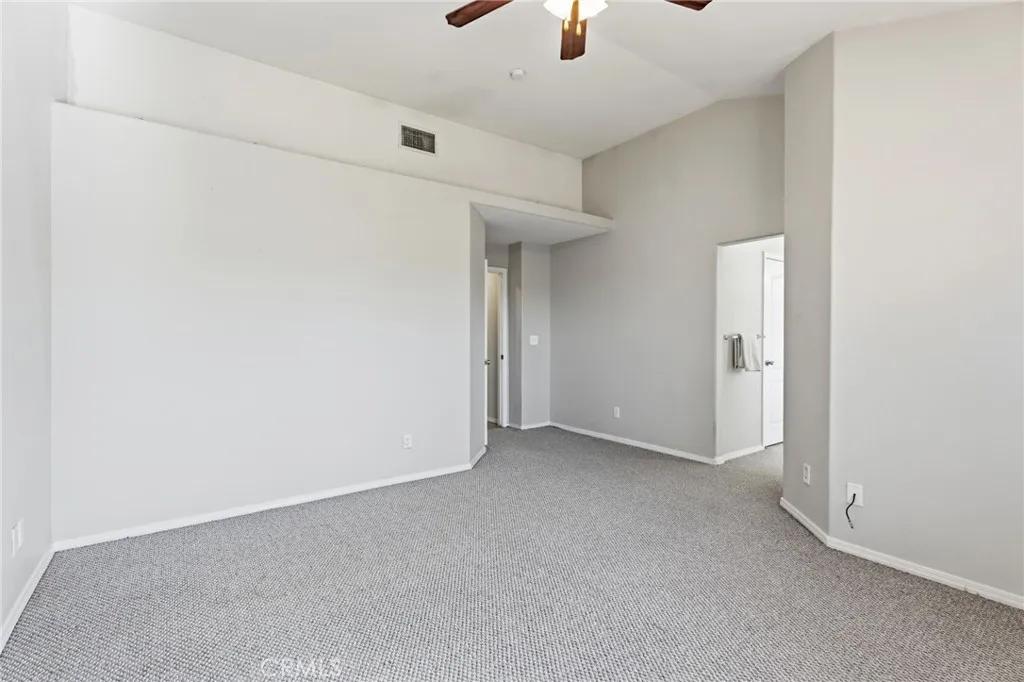 6615 N Babigian, Fresno, California 93722 home-pic-23