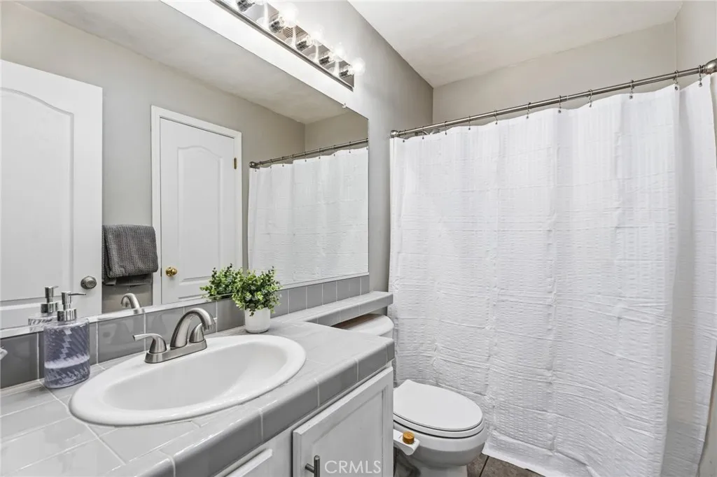 6615 N Babigian, Fresno, California 93722 home-pic-15