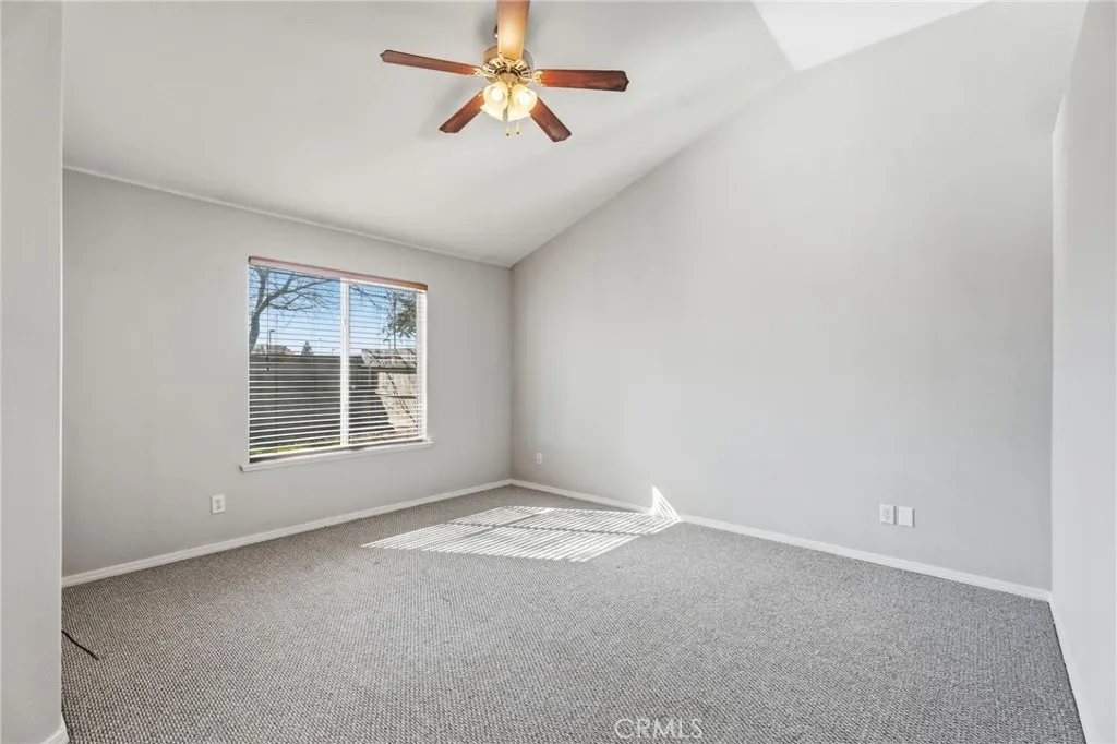 6615 N Babigian, Fresno, California 93722 home-pic-22