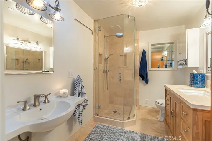 Bathroom with dual sinks!