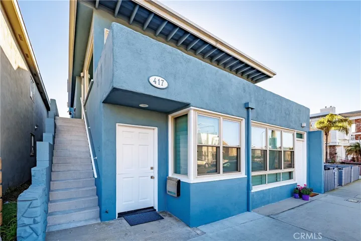 417 E. Balboa Blvd, 2 Entrances. Street Level and 2nd Level.