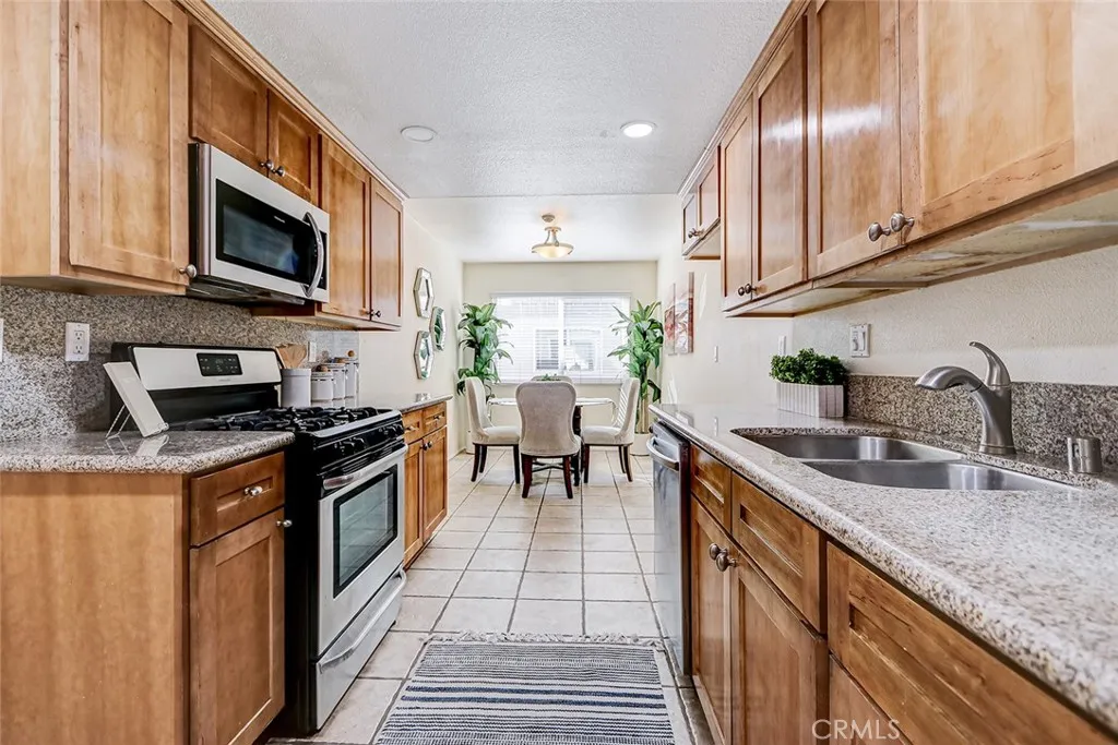 2105 Mathews Avenue 11, Redondo Beach, California 90278 home-pic-12